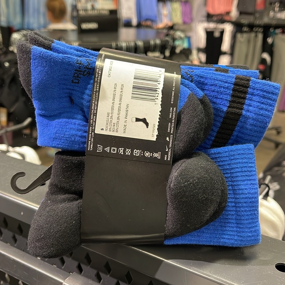 NIKE 
Training Crew Socks (6 Pairs)
Nike Everyday Cushioned - Picture 12 of 16